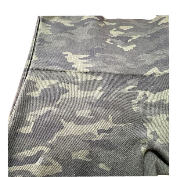 SPANX Look At Me Now Seamless Leggings Green Camo‎ Size Med - Picture 7 of 8